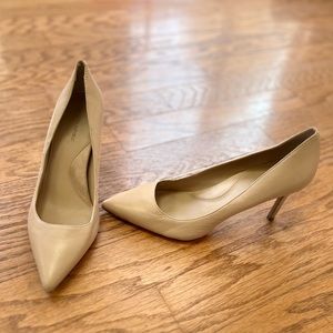 Banana Republic Nude Pump size 9